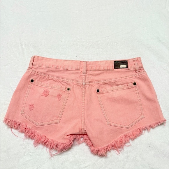 Billabong Pink Jean Size 7 Shorts Distressed Frayed Hem - Picture 2 of 3